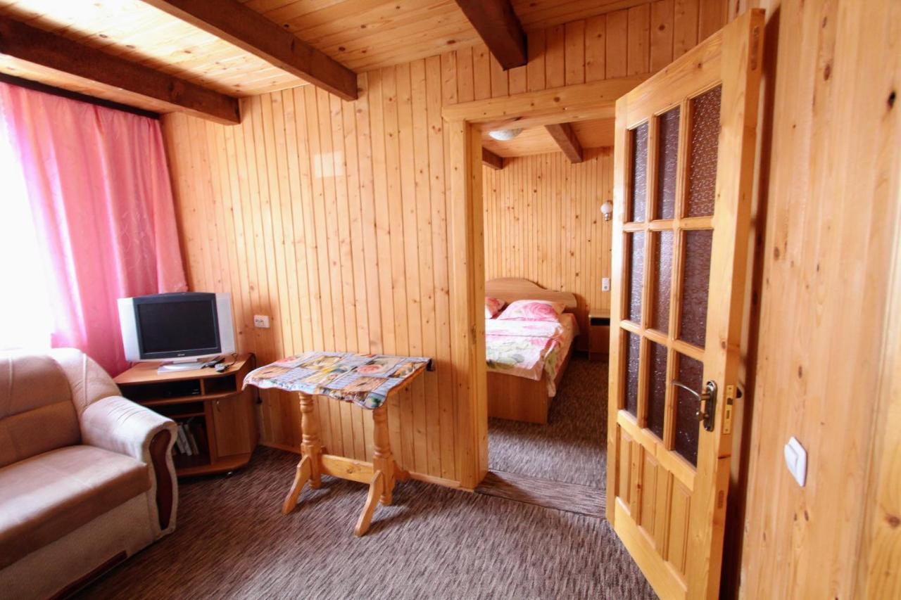 Hrystyna Apartamento Yablunytsya Exterior foto